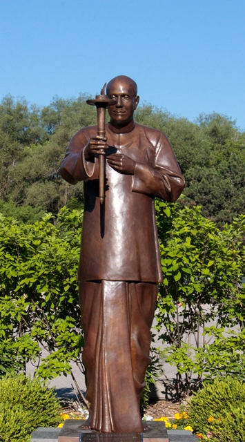 Sri Chimnoy Statue at Vishnu Mandir Peace Park