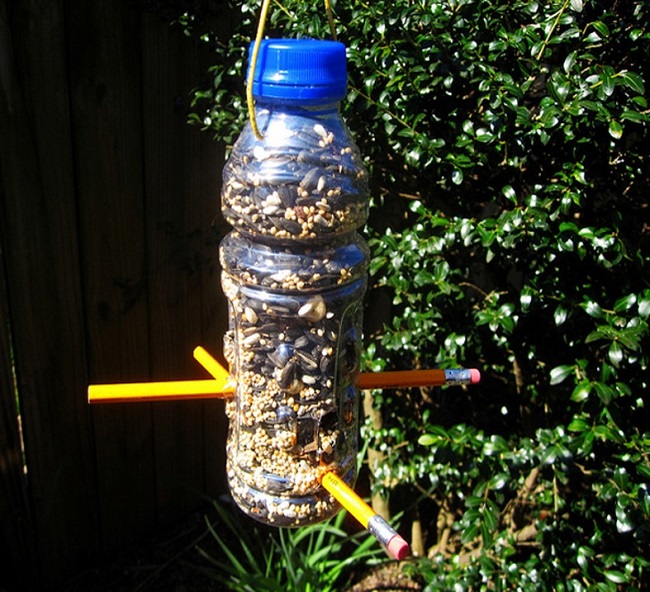 plastic bottle bird feeder